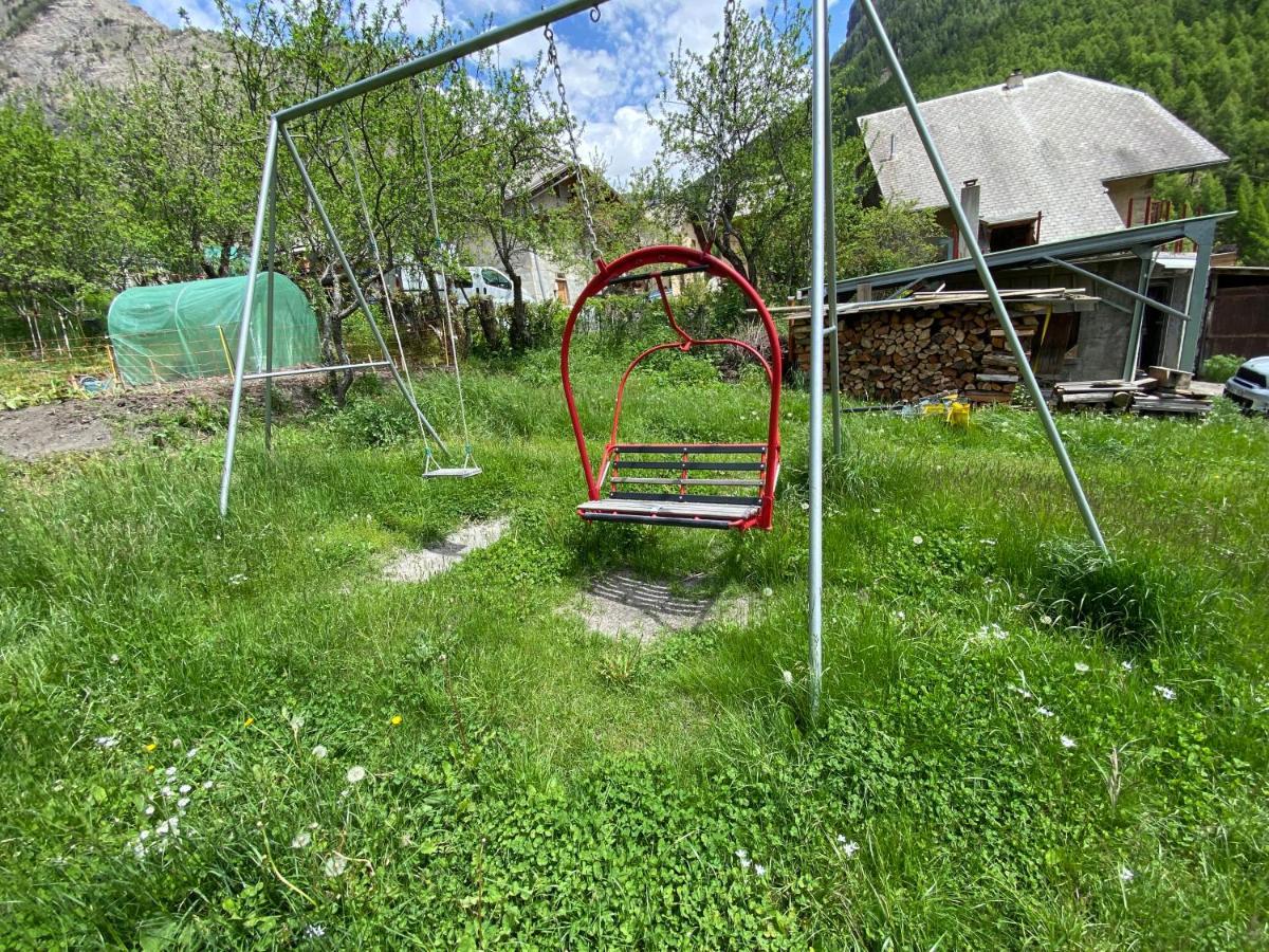 L Alpin Bel Appartement Avec Terrasse Dans Vieille Ferme De Montagne Renovee Les Orres Exterior foto