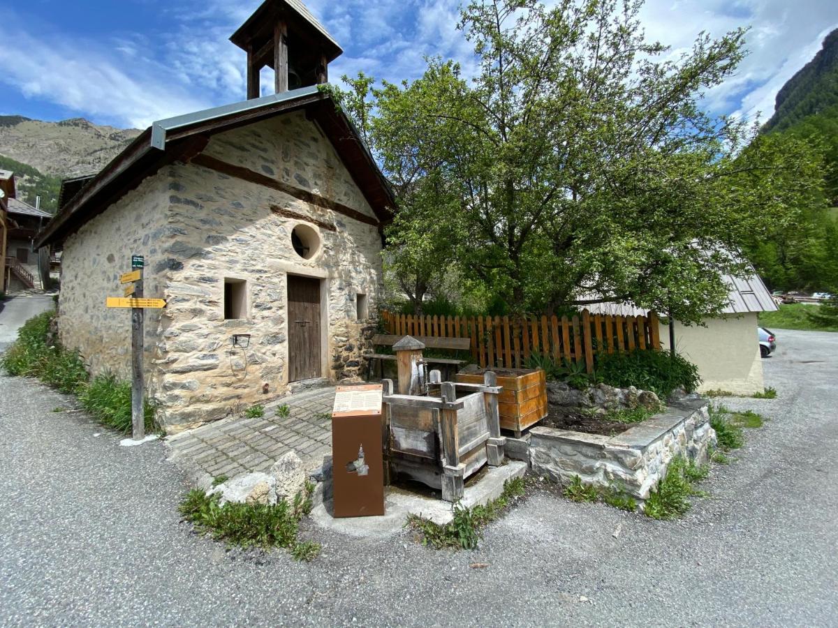 L Alpin Bel Appartement Avec Terrasse Dans Vieille Ferme De Montagne Renovee Les Orres Exterior foto