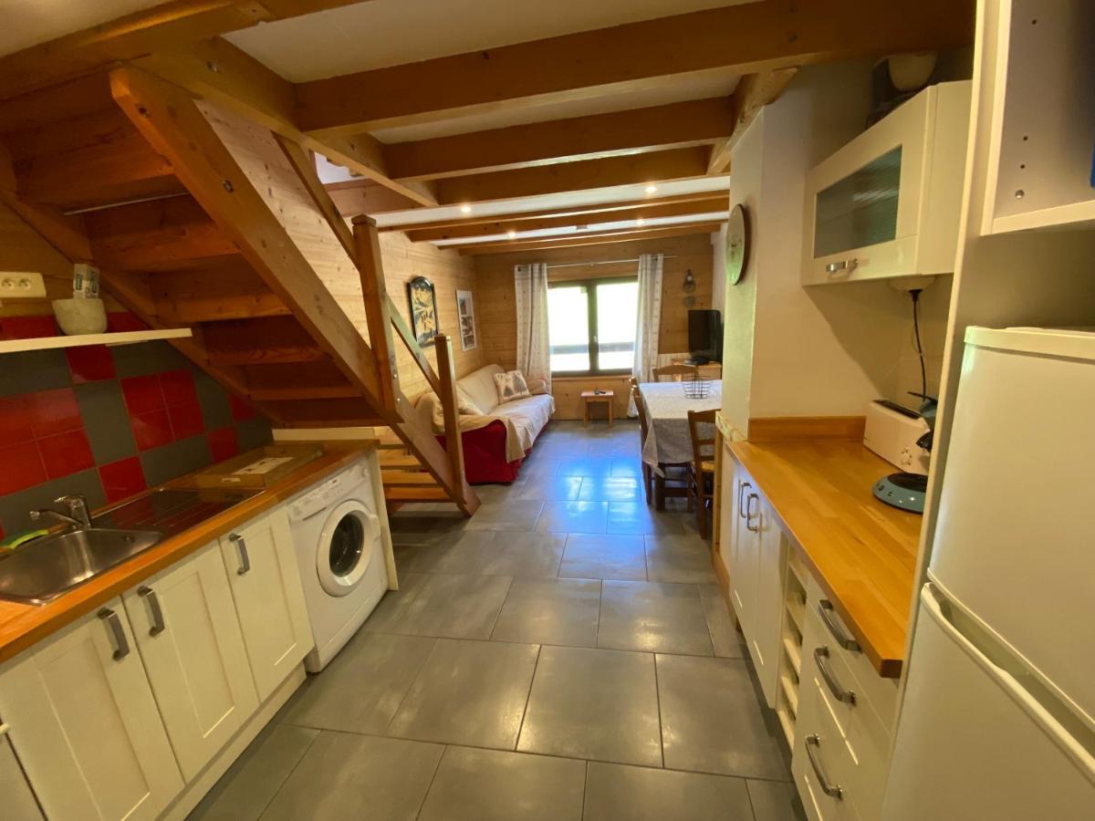 L Alpin Bel Appartement Avec Terrasse Dans Vieille Ferme De Montagne Renovee Les Orres Exterior foto