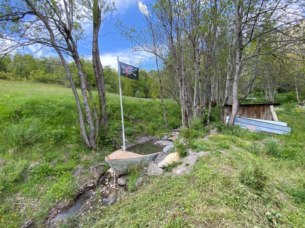 L Alpin Bel Appartement Avec Terrasse Dans Vieille Ferme De Montagne Renovee Les Orres Exterior foto