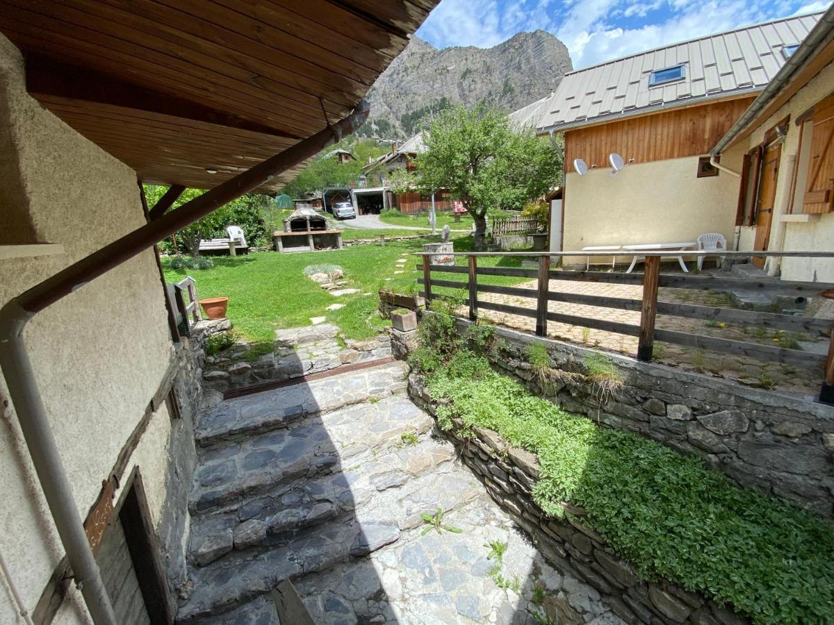 L Alpin Bel Appartement Avec Terrasse Dans Vieille Ferme De Montagne Renovee Les Orres Exterior foto