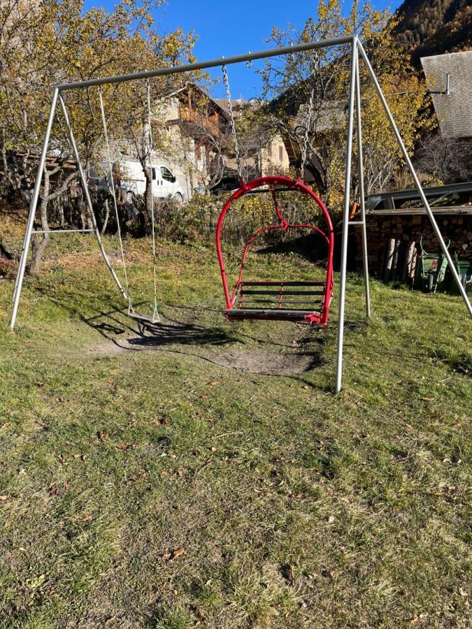 L Alpin Bel Appartement Avec Terrasse Dans Vieille Ferme De Montagne Renovee Les Orres Exterior foto