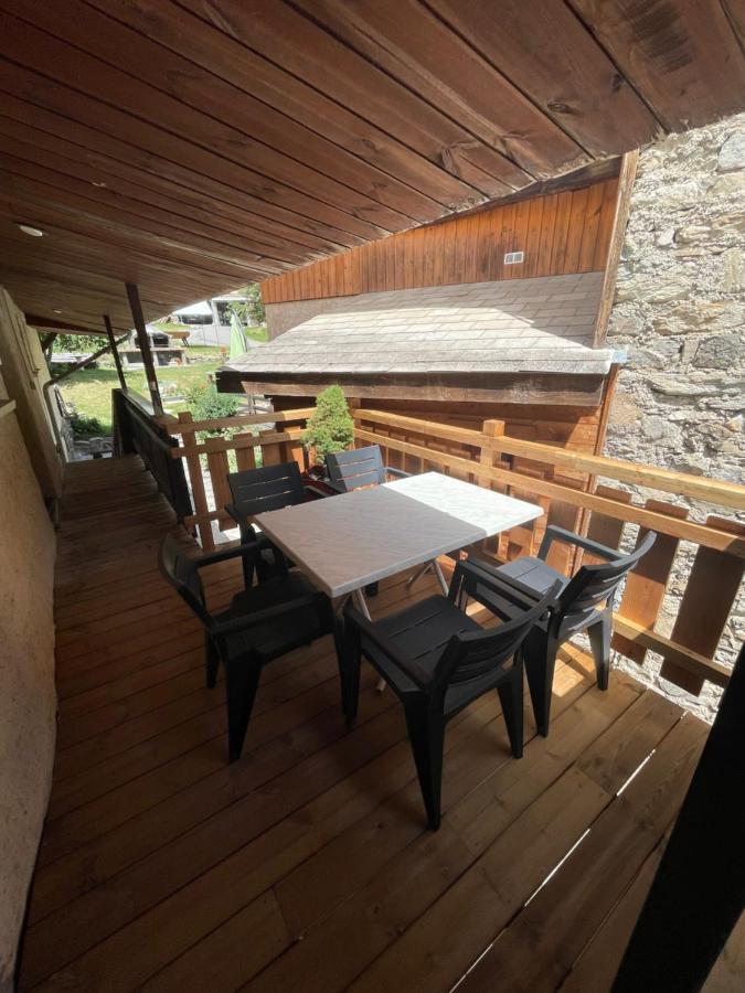 L Alpin Bel Appartement Avec Terrasse Dans Vieille Ferme De Montagne Renovee Les Orres Exterior foto