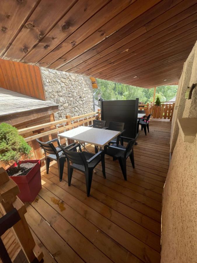L Alpin Bel Appartement Avec Terrasse Dans Vieille Ferme De Montagne Renovee Les Orres Exterior foto