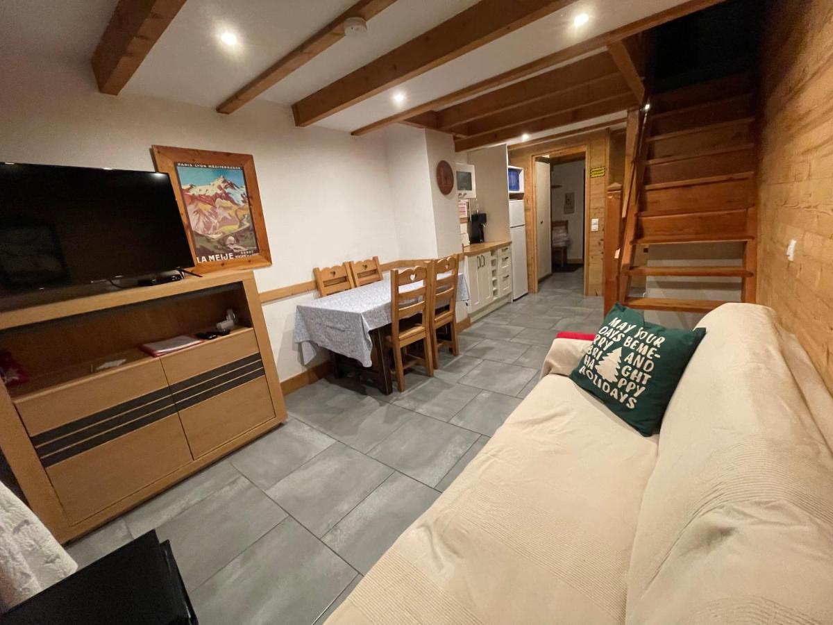 L Alpin Bel Appartement Avec Terrasse Dans Vieille Ferme De Montagne Renovee Les Orres Exterior foto